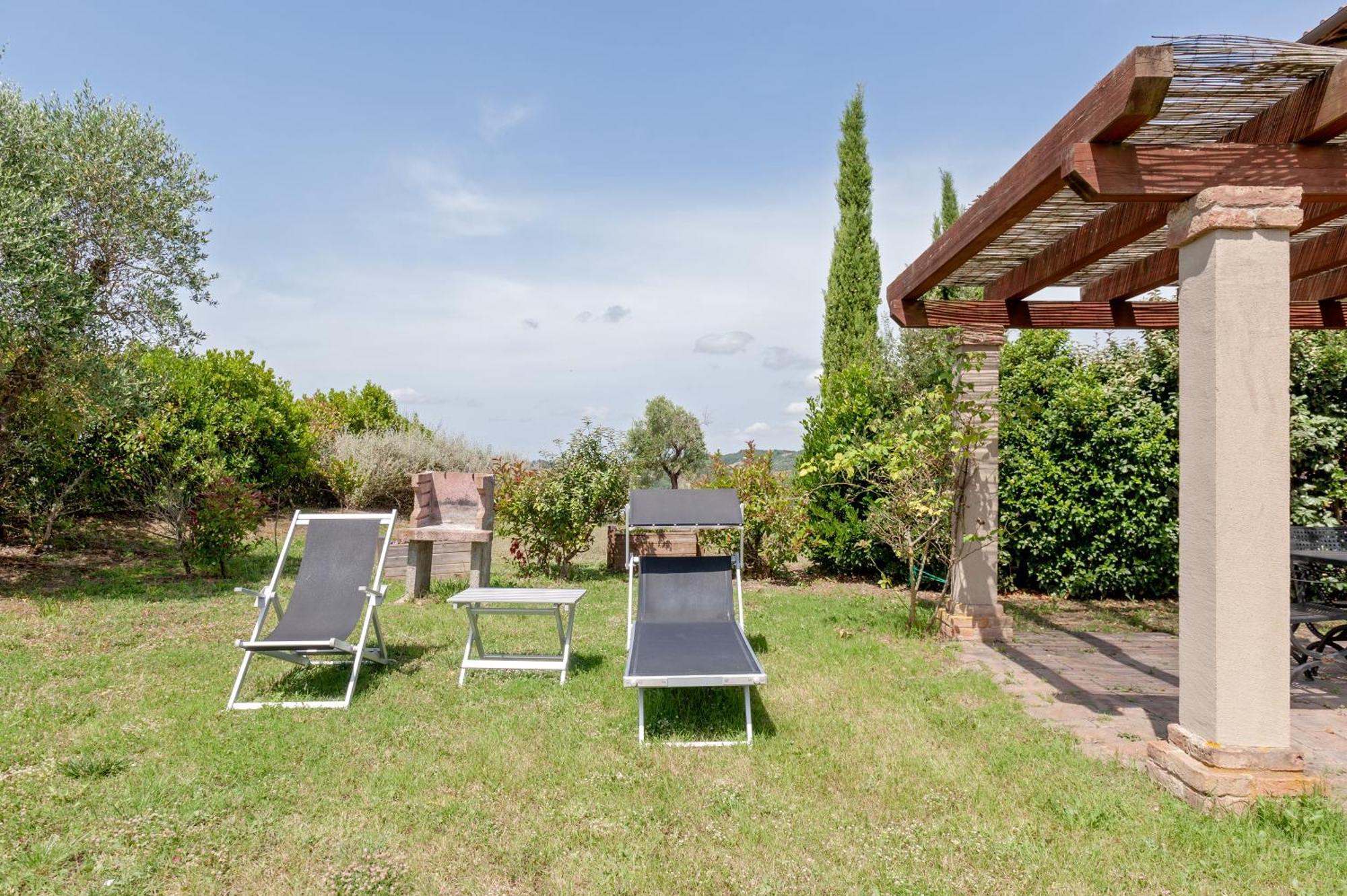 Il Borgo Delle Ville Palaia Exterior foto